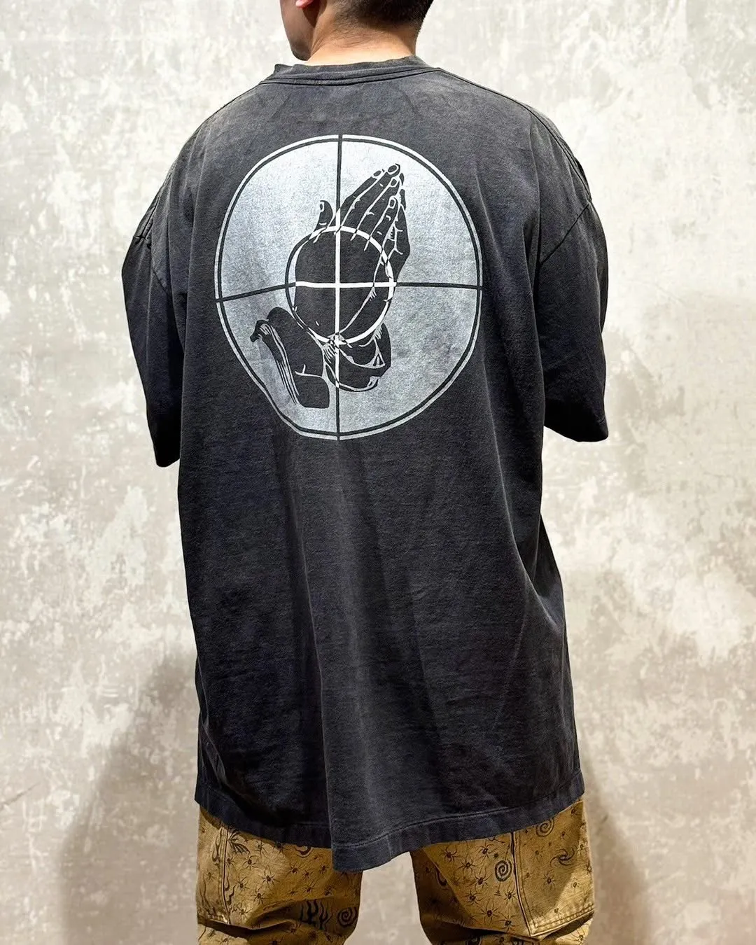 SAINT Mxxxxxx × FEAR OF GOD FG_SS TEE/SNT OF GOD/BLK 25SS Heavy FOG collaboration SAINT OF GOD prayer short sleeves Washed black S-XL This season's heavy collaboration FOG manager JERRY personally carries the goods SAINT OF GOD series collaboration has gained quite a buzz Customized original co-branded main label/wash label Top-notch printing technology Uses front and rear silver sand and cracked pulp Deep restoration